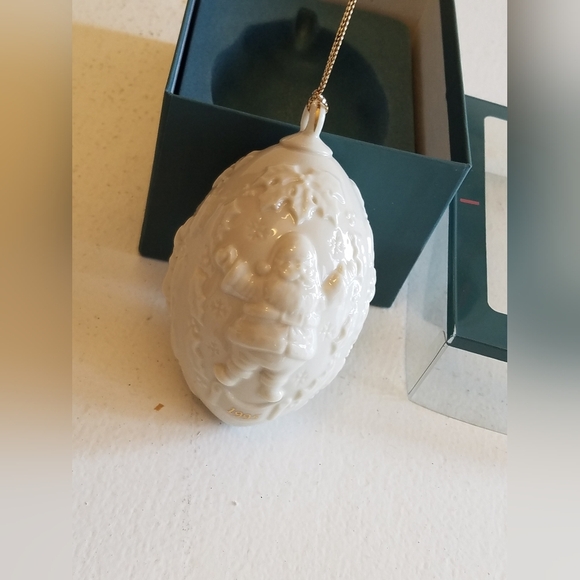 Lenox Porcelain 1995 Santa Claus Gold Trim Hanging Ornament - Picture 5 of 11